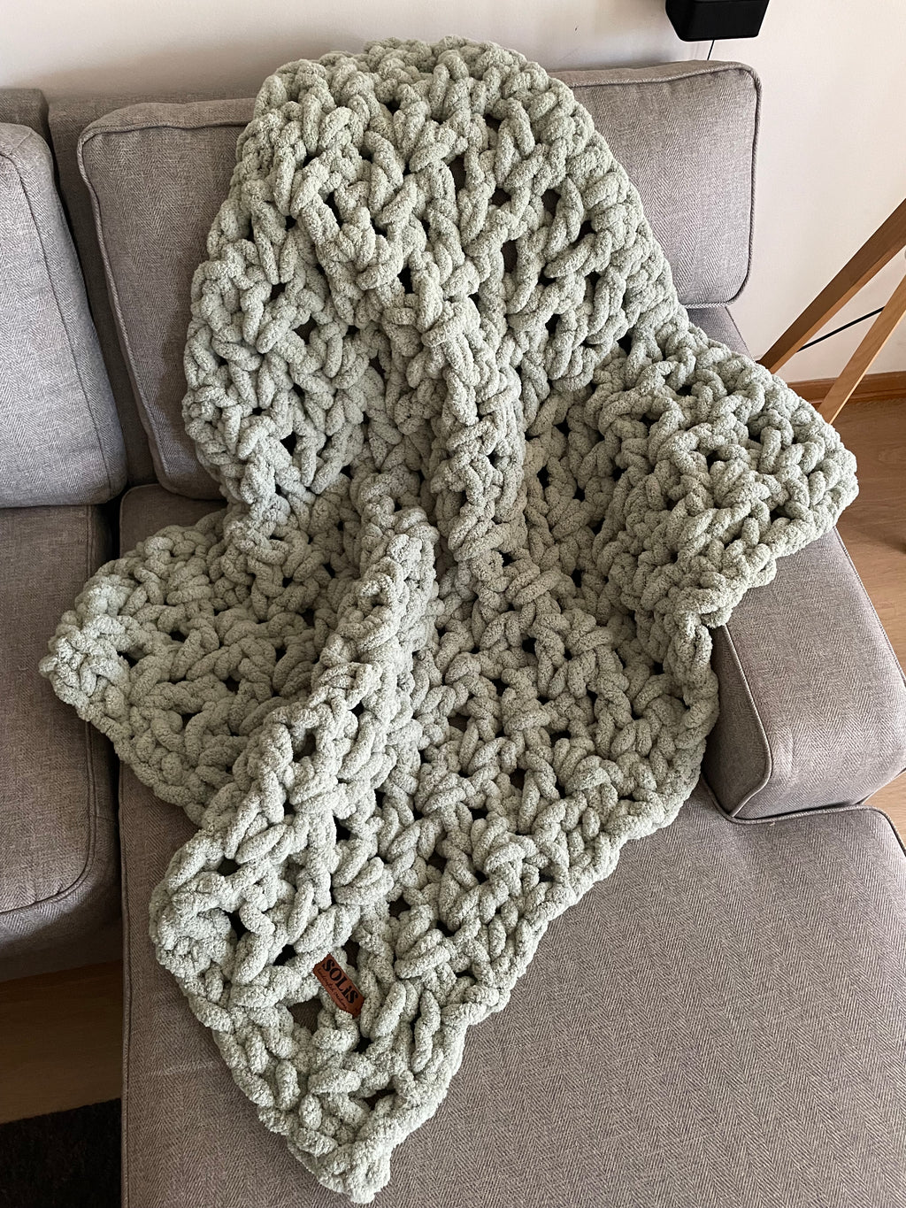 Chunky Finger-Knit Throw Blanket
