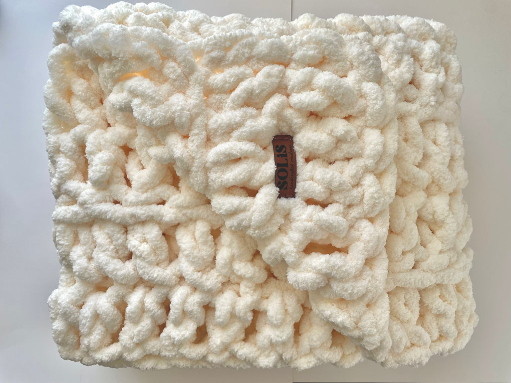 Chunky Finger-Knit Throw Blanket